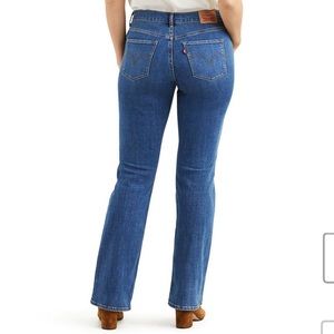 Levi’s 423 Classic Bootcut Jeans